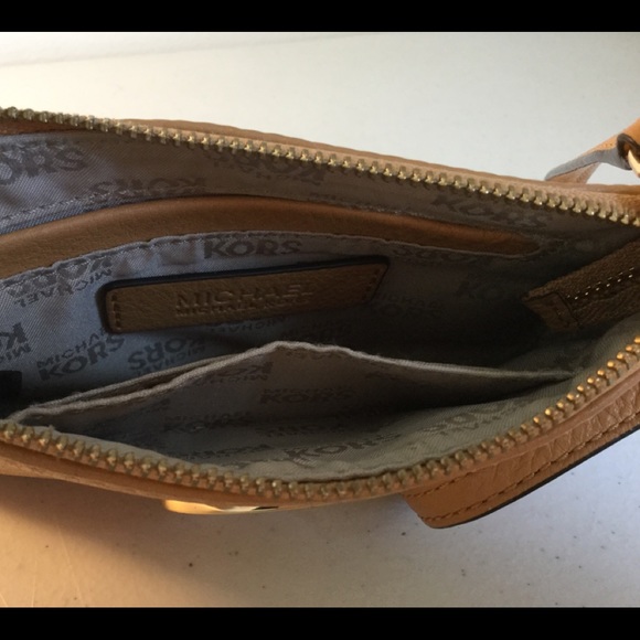 ❤️SOLD❤️MICHAEL KORS Tan Leather Bag Small handbag - Picture 4 of 7